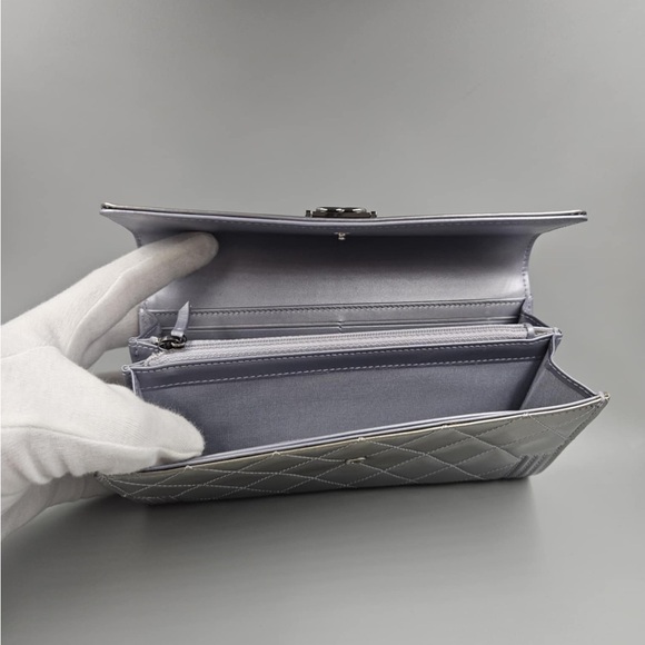 💜CHANEL Patent Leather Boy Flap Wallet/Clutch💜 - Picture 10 of 17